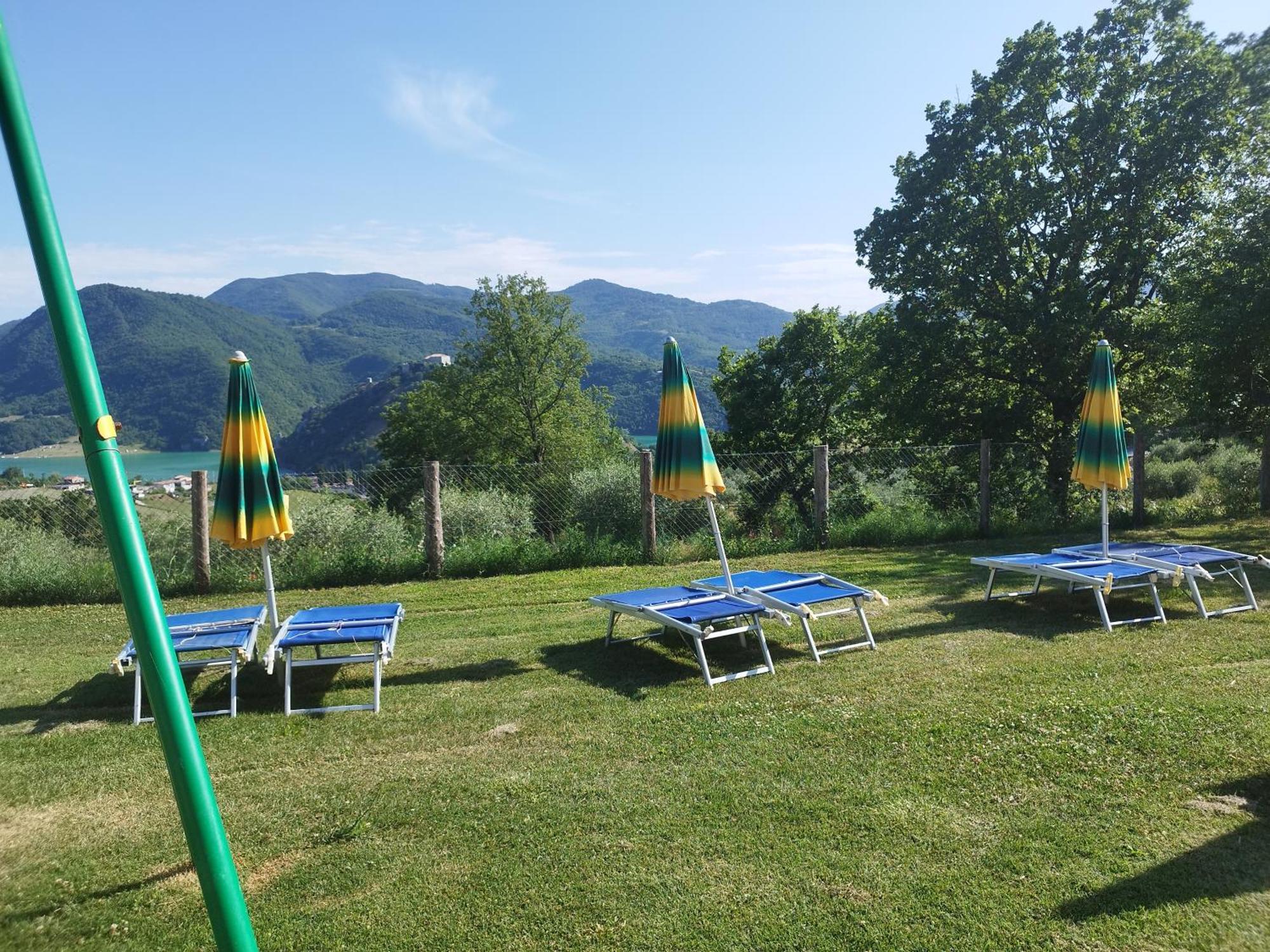 Agriturismo Le Cascine กาสเตล ดิ ตอรา ภายนอก รูปภาพ