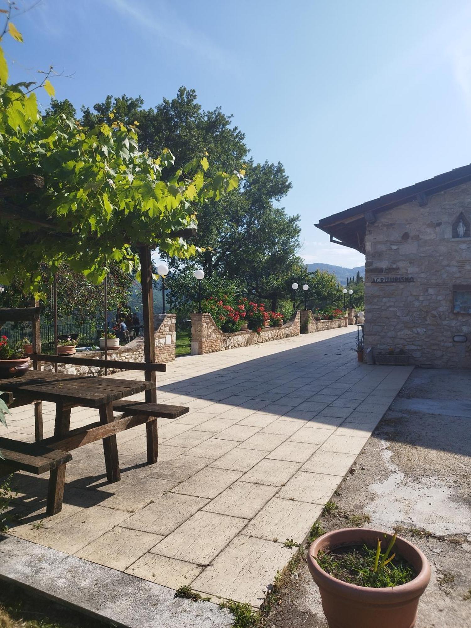 Agriturismo Le Cascine กาสเตล ดิ ตอรา ภายนอก รูปภาพ