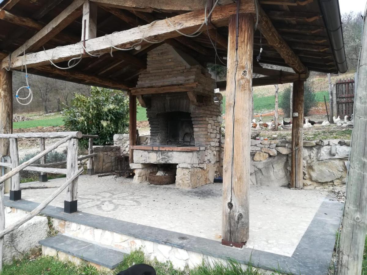 Agriturismo Le Cascine กาสเตล ดิ ตอรา ภายนอก รูปภาพ